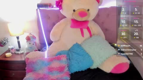 Snapshot of _missemily chatting on 02/25/25, 02:47 Emi online show from 02/25/25, 02:47