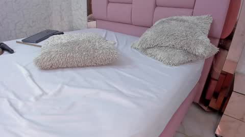 Snapshot of _molly_rosse_ chatting on 01/03/25, 04:06 _molly_rosse_ online show from 01/03/25, 04:06