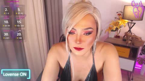 Snapshot of _morganmoore_ chatting on 03/07/25, 12:15 MORGAN KEEP ON FOLLOWING online show from 03/07/25, 12:15