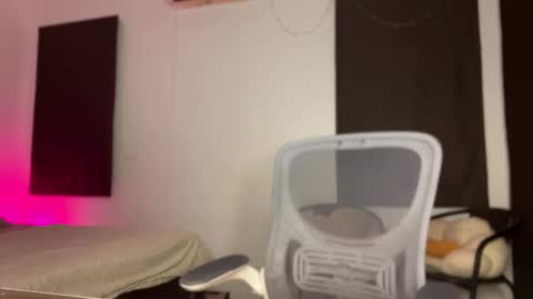 Snapshot of _morpho_ chatting on 01/10/25, 01:41 Francine Aisi Morpho - a genus of blue butterflies. online show from 01/10/25, 01:41