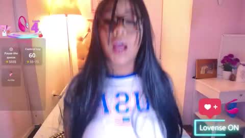 nahomi  online show from 11/12/25, 12:33