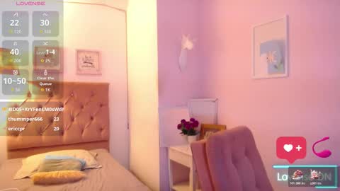 nahomi  online show from 11/18/25, 10:36