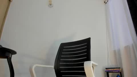 Snapshot of _nanny_1 chatting on 11/18/25, 08:46 Nanny online show from 11/18/25, 08:46