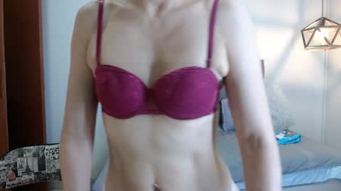 Snapshot of _naomi_s chatting on 09/22/25, 01:57 _naomi_s online show from 09/22/25, 01:57
