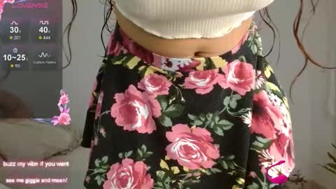 Snapshot of _nayade_ chatting on 09/21/25, 11:39 _nayade_ online show from 09/21/25, 11:39