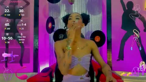 Snapshot of _nickyminach chatting on 10/27/25, 07:18 Nicky Please help me with your thumbs up its importan online show from 10/27/25, 07:18