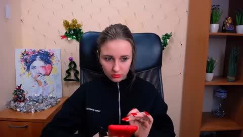 Snapshot of _nicole_new chatting on 12/29/24, 12:12 Nica online show from 12/29/24, 12:12