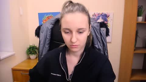 Snapshot of _nicole_new chatting on 02/24/25, 12:37 Nica online show from 02/24/25, 12:37