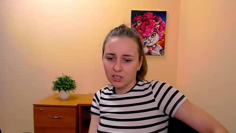 Snapshot of _nicole_new chatting on 03/11/25, 01:23 Nica online show from 03/11/25, 01:23