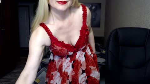 Snapshot of _night_fantasy_ chatting on 02/04/25, 05:12 Donella online show from 02/04/25, 05:12