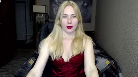 Snapshot of _night_fantasy_ chatting on 02/11/25, 08:52 Donella online show from 02/11/25, 08:52