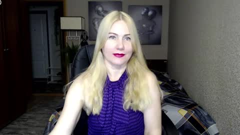 Snapshot of _night_fantasy_ chatting on 02/14/25, 05:36 Donella online show from 02/14/25, 05:36