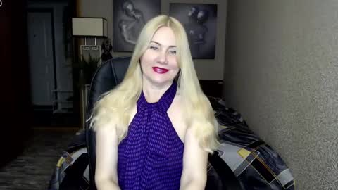 Snapshot of _night_fantasy_ chatting on 02/14/25, 08:37 Donella online show from 02/14/25, 08:37