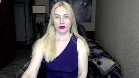 Snapshot of _night_fantasy_ chatting on 02/19/25, 08:52 Donella online show from 02/19/25, 08:52