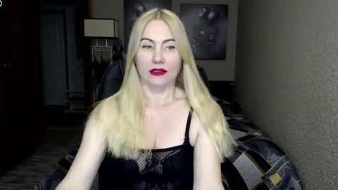 Snapshot of _night_fantasy_ chatting on 02/24/25, 02:48 Donella online show from 02/24/25, 02:48