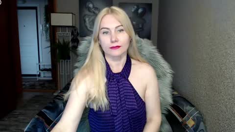 Snapshot of _night_fantasy_ chatting on 03/08/25, 11:27 Donella online show from 03/08/25, 11:27