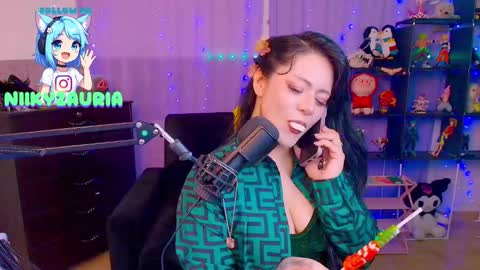 Snapshot of _niiky chatting on 12/01/25, 04:12 niiky online show from 12/01/25, 04:12