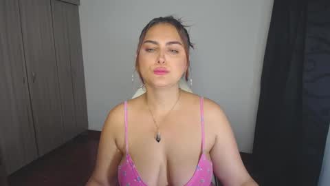 Snapshot of _ninahot chatting on 12/27/24, 03:31 Nina online show from 12/27/24, 03:31