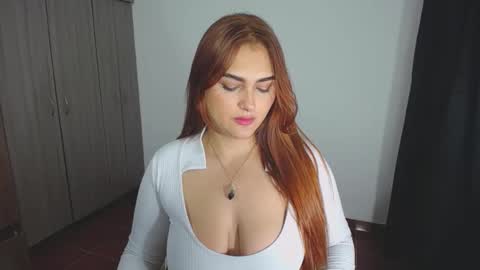 Snapshot of _ninahot chatting on 01/02/25, 07:29 Nina online show from 01/02/25, 07:29
