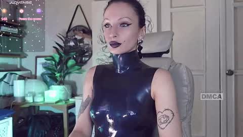 Snapshot of _owner_ chatting on 02/23/25, 03:18 The Supreme Goddess Rose online show from 02/23/25, 03:18