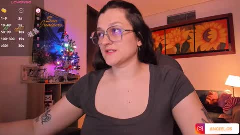 Snapshot of _peach__ chatting on 12/28/24, 04:30 violeta ig online show from 12/28/24, 04:30