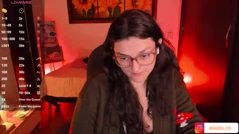 Snapshot of _peach__ chatting on 10/06/25, 04:43 violeta ig online show from 10/06/25, 04:43