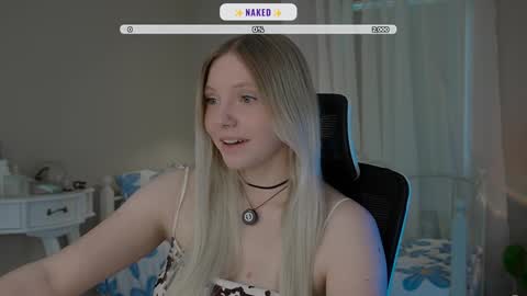 Snapshot of _penisflytrap_ chatting on 11/11/25, 09:31 Viktoria online show from 11/11/25, 09:31