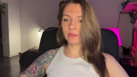 Snapshot of _private_person_ chatting on 12/20/24, 05:29 HADLY today day-off see u online 0112 online show from 12/20/24, 05:29