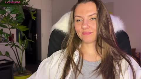 Snapshot of _private_person_ chatting on 01/02/25, 04:56 HADLY today day-off see u online 0112 online show from 01/02/25, 04:56