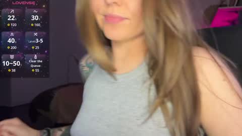 Snapshot of _private_person_ chatting on 01/06/25, 05:49 HADLY today day-off see u online 0112 online show from 01/06/25, 05:49