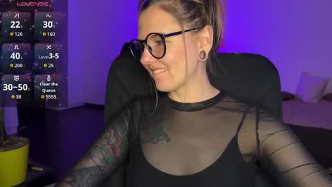 Snapshot of _private_person_ chatting on 01/26/25, 06:27 HADLY today day-off see u online 0112 online show from 01/26/25, 06:27