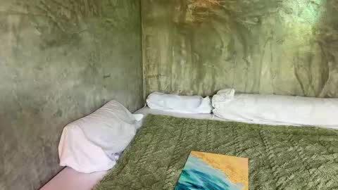  HADLY today day-off see u online 0112  online show from 10/19/25, 07:31