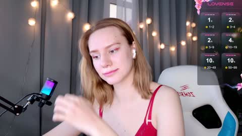 Snapshot of _ramona__ chatting on 12/25/24, 11:33 im Amy online show from 12/25/24, 11:33