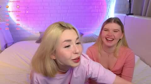 Merlizz Eva Jane Mila Nicole  left to right  online show from 11/14/25, 08:18