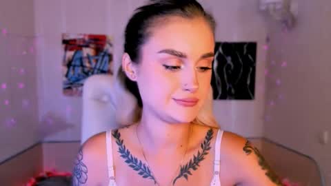 Snapshot of _ravena chatting on 10/10/25, 10:25 _ravena online show from 10/10/25, 10:25