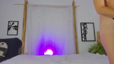 Moon online show from 10/10/25, 07:24