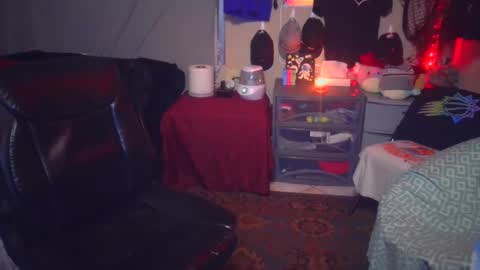 Snapshot of _redxxx chatting on 12/21/24, 01:58 REDxxx online show from 12/21/24, 01:58