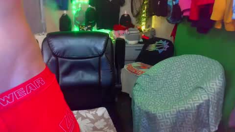 Snapshot of _redxxx chatting on 12/23/24, 07:41 REDxxx online show from 12/23/24, 07:41