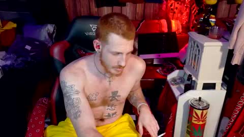 Snapshot of _redxxx chatting on 10/25/25, 02:46 REDxxx online show from 10/25/25, 02:46