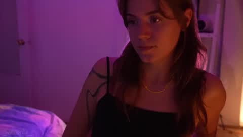 Snapshot of _sensualia_ chatting on 09/11/25, 06:19 Lia online show from 09/11/25, 06:19