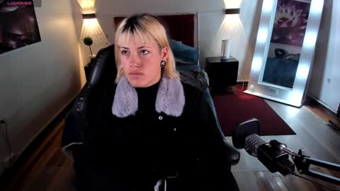 Snapshot of _sharlotte777 chatting on 01/17/25, 02:39 _sharlotte777 online show from 01/17/25, 02:39
