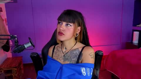 Snapshot of _sharlotte777 chatting on 10/15/25, 03:23 _sharlotte777 online show from 10/15/25, 03:23