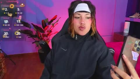 Snapshot of _sharlotte777 chatting on 10/21/25, 02:07 _sharlotte777 online show from 10/21/25, 02:07