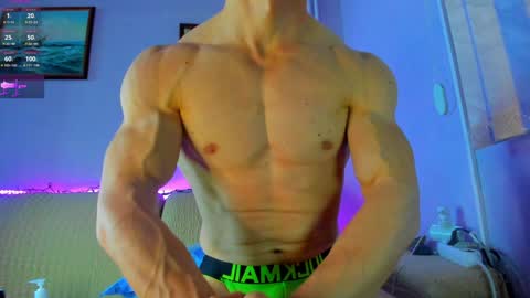 Snapshot of _shestifold chatting on 02/08/25, 01:44 Nik online show from 02/08/25, 01:44