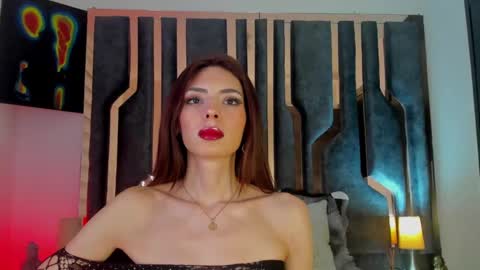 Snapshot of _silvia_vega_ chatting on 12/15/24, 08:41 _silvia_vega_ online show from 12/15/24, 08:41
