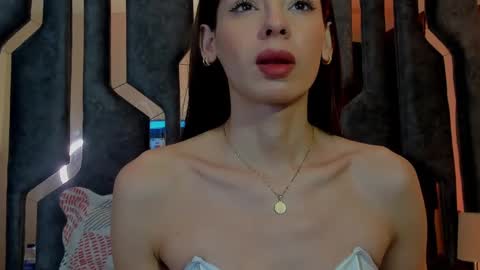 Snapshot of _silvia_vega_ chatting on 03/05/25, 10:55 _silvia_vega_ online show from 03/05/25, 10:55