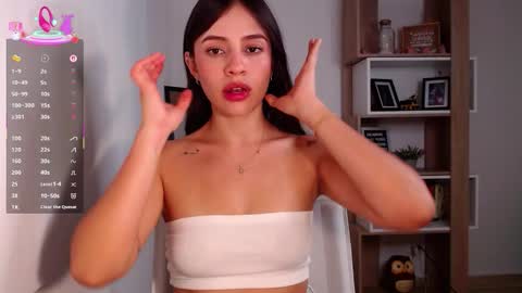 Snapshot of _smallpeach chatting on 10/19/25, 01:50 Lauren online show from 10/19/25, 01:50