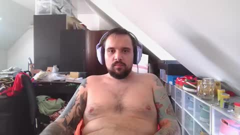 _smiley_bear27 online show from 11/09/25, 05:06