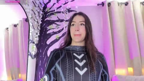 Snapshot of _sofia_cruz chatting on 11/13/25, 06:40 640 200 online show from 11/13/25, 06:40