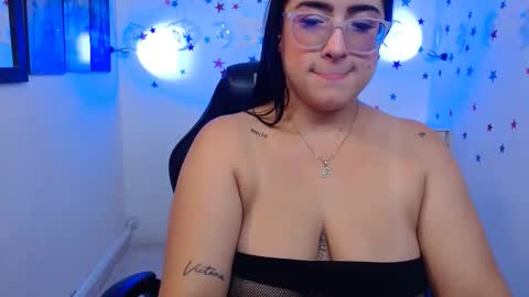 Snapshot of _sofiajones_ chatting on 12/12/24, 01:49 SOFIA online show from 12/12/24, 01:49